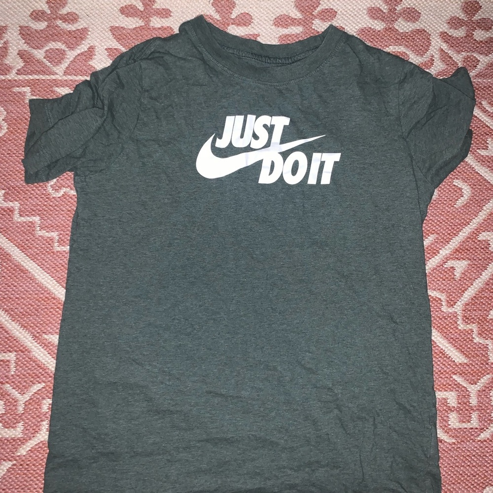 1st shirt is a S, 2nd shirt is a M, 3rd a  L, 4th is a S, and 5th a L